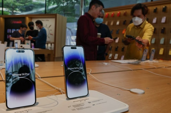 泰国果粉排长队购买iPhone14