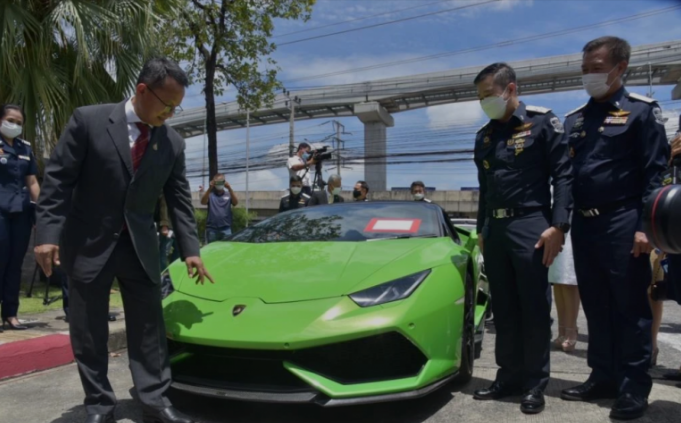泰国警方查获26辆从英国非法进口豪车