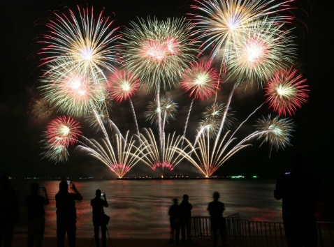2022年国际烟花节在芭提雅海滩开幕