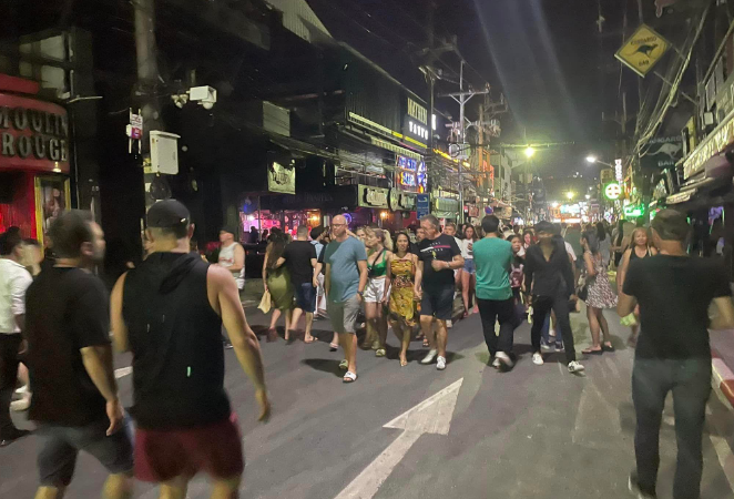 泰国普吉的娱乐场所热闹非凡