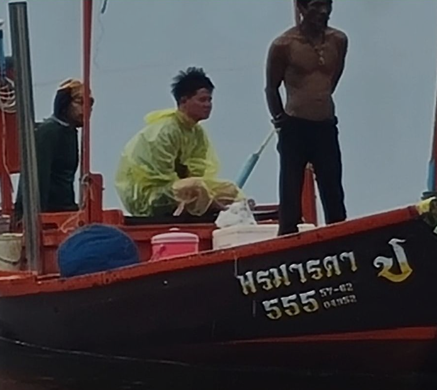 泰国罗勇府两名台湾男子划皮艇游玩因船漏气遇难