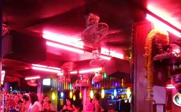 泰国大举清剿“中国非法夜场”