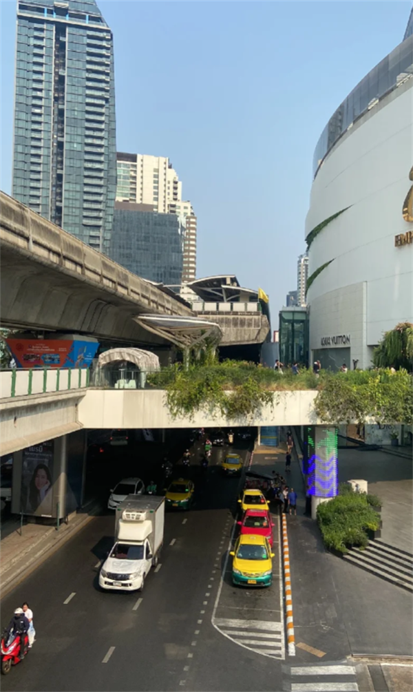 在泰国工作可以申请移民吗(程序复杂吗)