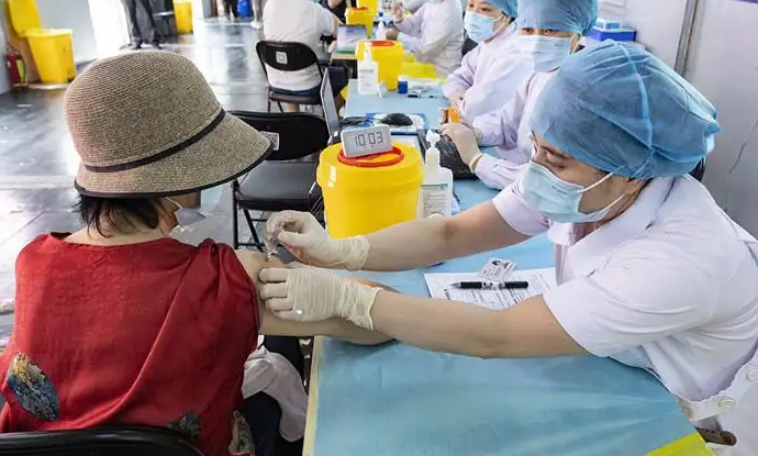 泰国有意为入境旅客和旅游业者免费提供新冠疫苗加强针
