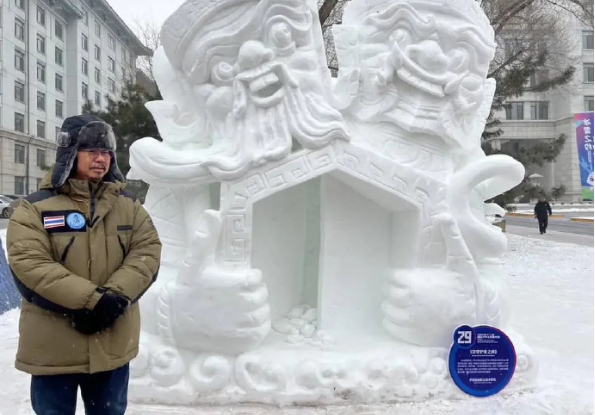 泰国学生荣获中国国际大学生雪雕大赛一、二等奖