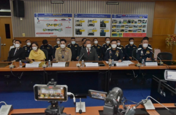 泰国警方查获26辆从英国非法进口豪车，价值1亿泰铢