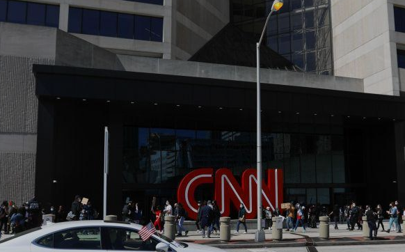 泰国移民局吊销两名CNN记者的签证