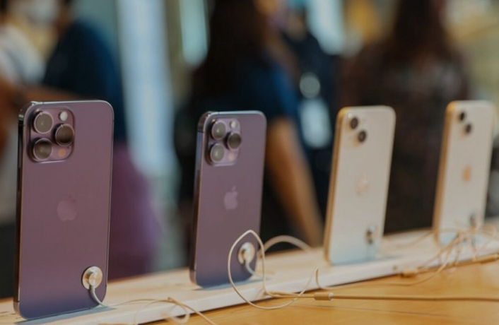 泰国果粉排长队购买iPhone14