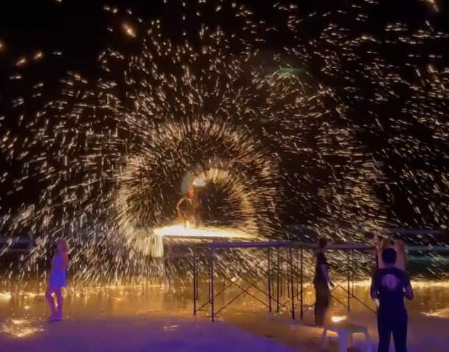 泰国帕岸岛2023年首场满月派对吸引2万多游客参加